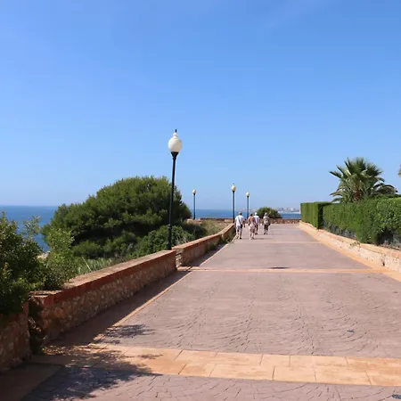 Luxusni Ve Spanelsku, Cabo Roig *