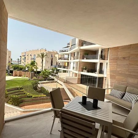 Luxusni Ve Spanelsku, Cabo Roig